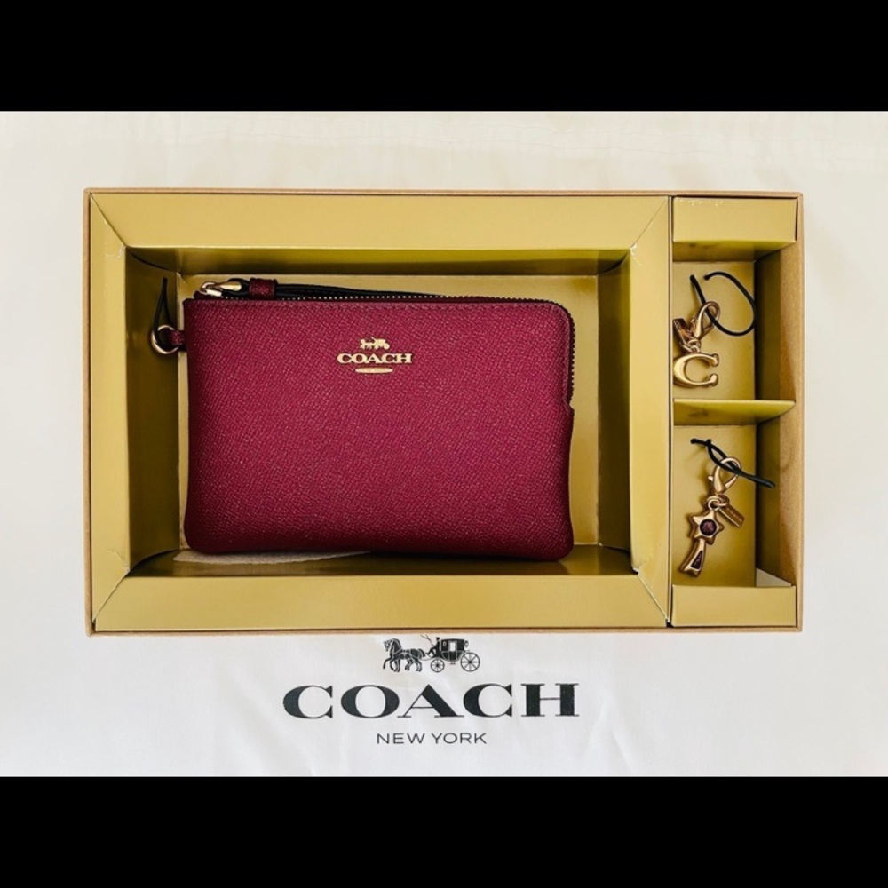 ***Coach New Black Cherry Glitter Boxed Set Corner Zip Wristlet & 2 Charms